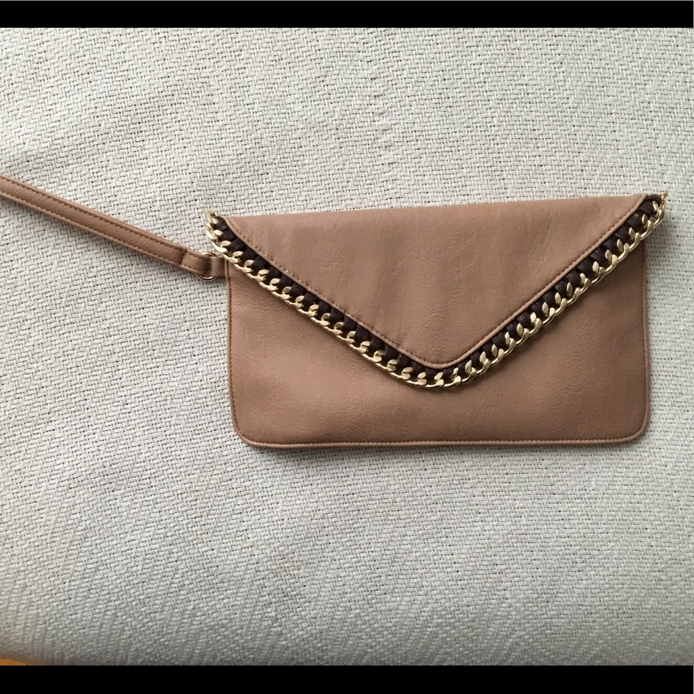 Beautiful Wristlet ⭐️⭐️⭐️